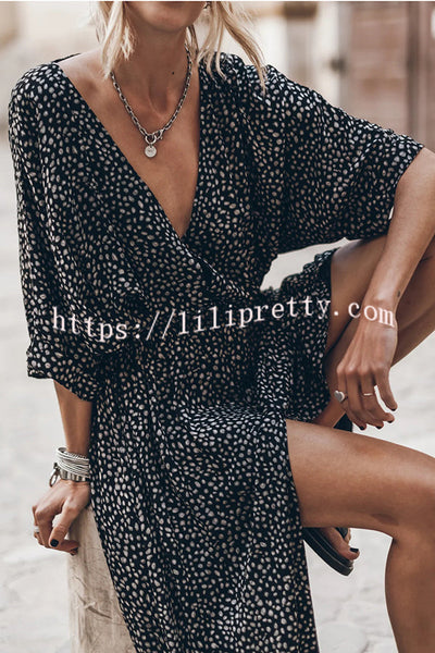 Soft and Elegant Printed Kimono Sleeve Stretchy Waist Pocketed Slit Maxi Dress